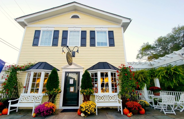 R.H. Ballard Art, Rug & Home 
